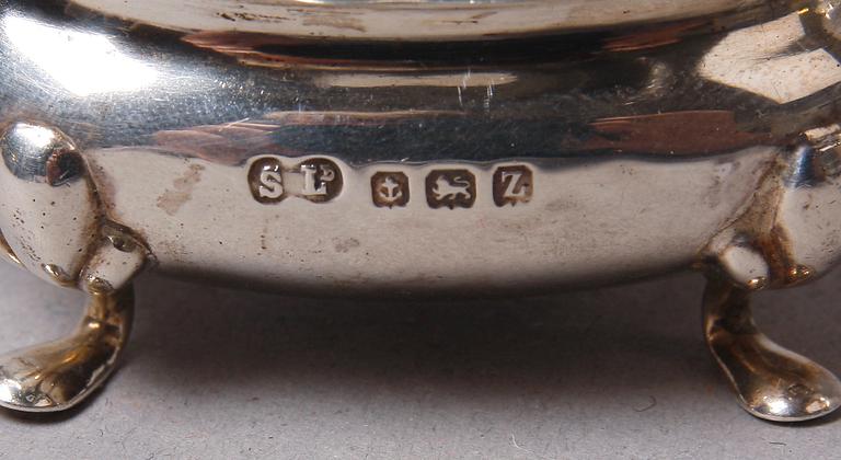 SALTKAR, 2 st, samt STRÖARE, silver, Birmingham 1924.