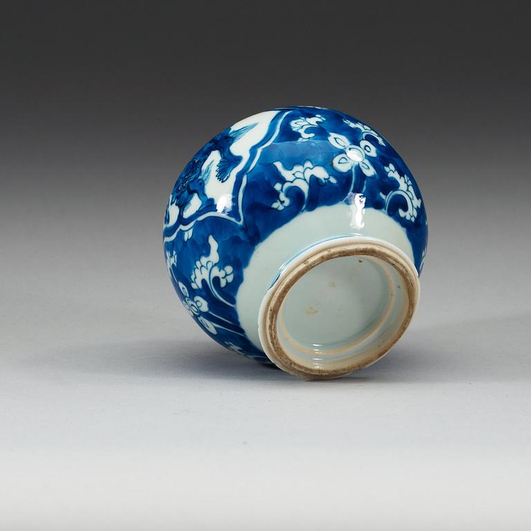 VAS, porslin. Qing dynastin, Kangxi (1662-1722).