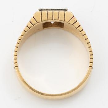 Ring, 18K gold with a brilliant-cut diamond.