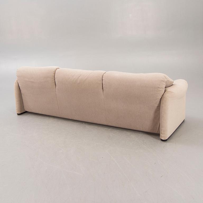 Vico Magistretti, sofa "Maralunga" for Cassina later part of the 20th century.