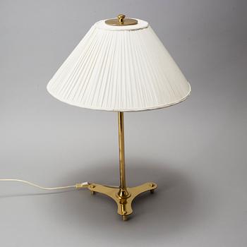 JOSEF FRANK, bordslampa i mässing, modell 2467, Firma Svenskt Tenn.