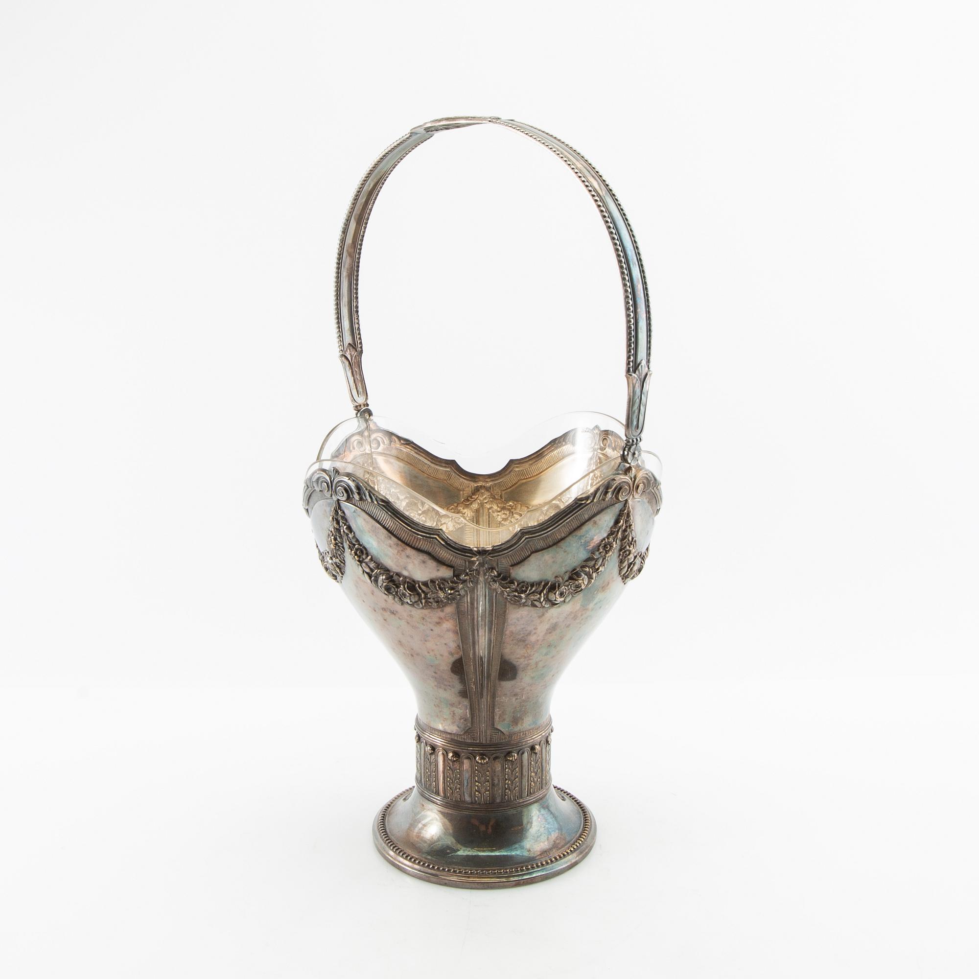 Skål med hänkel Jugend 1900-alets början nysilver.