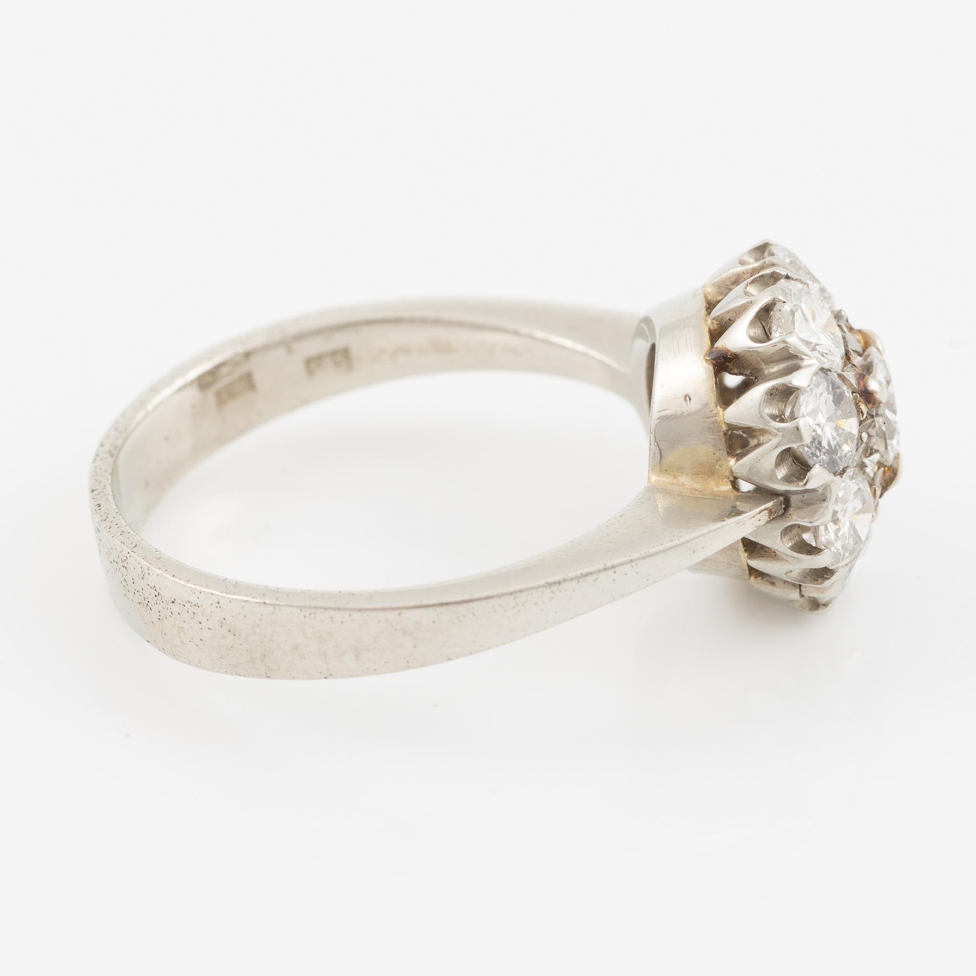 Ring, carmosé model, 14K white gold with brilliant-cut diamonds.
