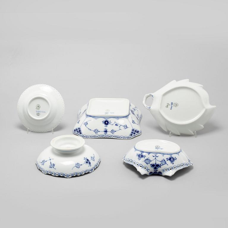 A set 38 pieces of Royal Copenhagen porcelain named "Musselmalet".