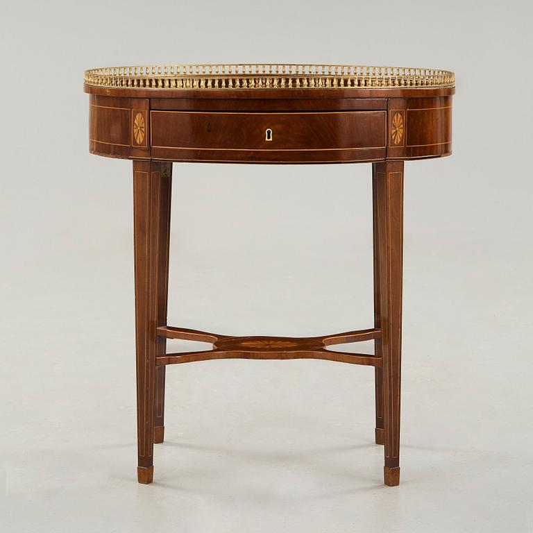 BORD. Sengustavianskt, omkring år 1800.