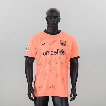 A ZLATAN IBRAHIMOVIC FC BARCELONA T-SHIRT WITH AUTOGRAPHES.