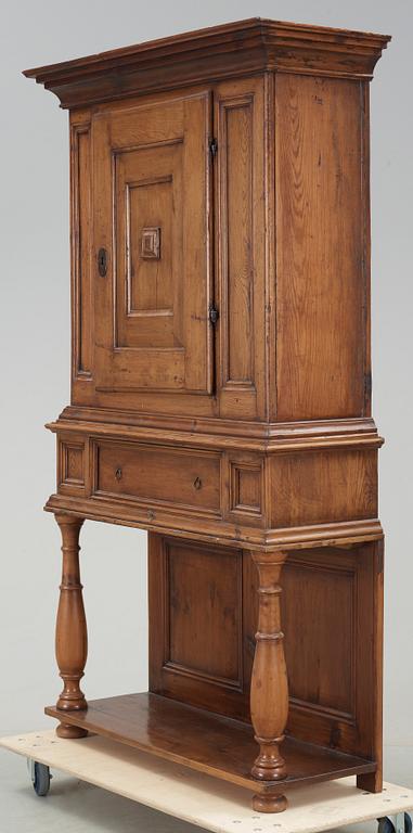 SKÅP, senbarock 1700-tal.