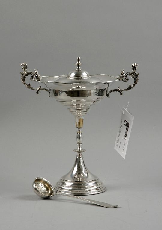 SOCKERSKÅL med LOCK samt STRÖSKED, nysilver, nyrokokostil, 1900-talets första hälft.
