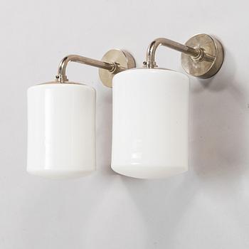 Paavo Tynell, a pair of mid-20th-century '7239' wall lights for Taito.