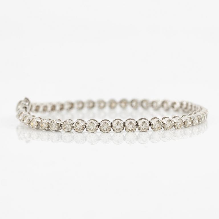 Tennis bracelet 18K white gold with brilliant-cut diamonds.