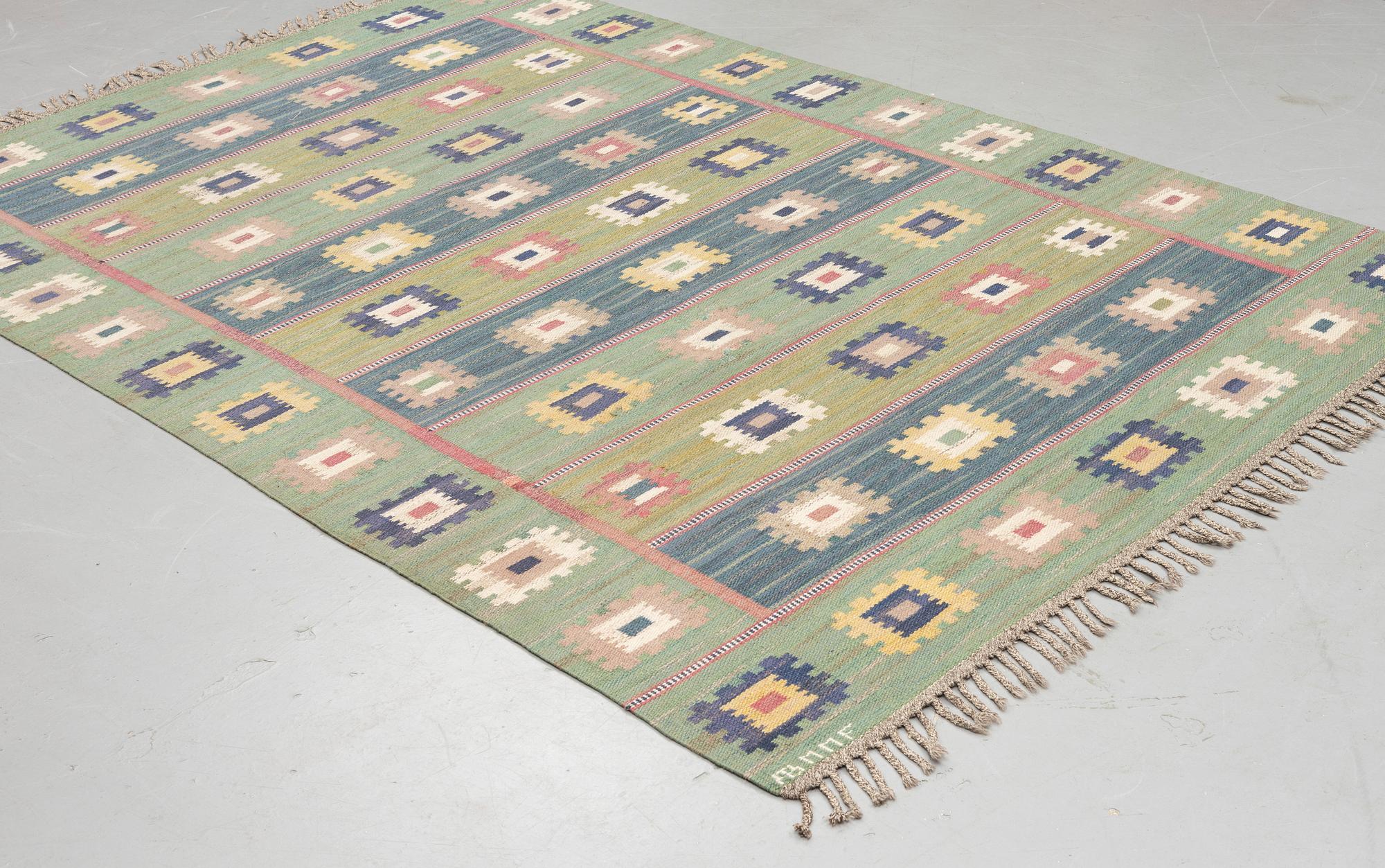 Märta Måås-Fjetterström, a carpet, "Grön äng", flat weave, ca 291 x 207 cm, signed AB MMF.
