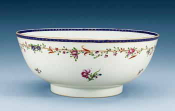 1419. A famille rose punch bowl, Qing dynasty, Qianlong (1736-95).