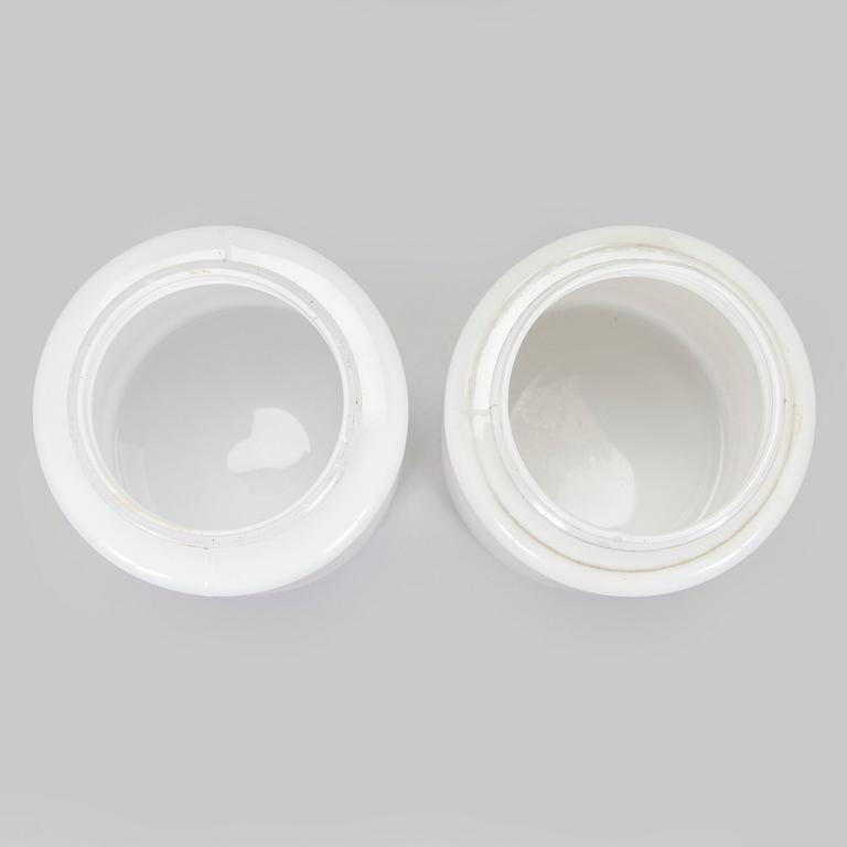 Vägglampor / utebelysning, 2 st, modell AT 32,  Itsu, 1900-talets mitt.