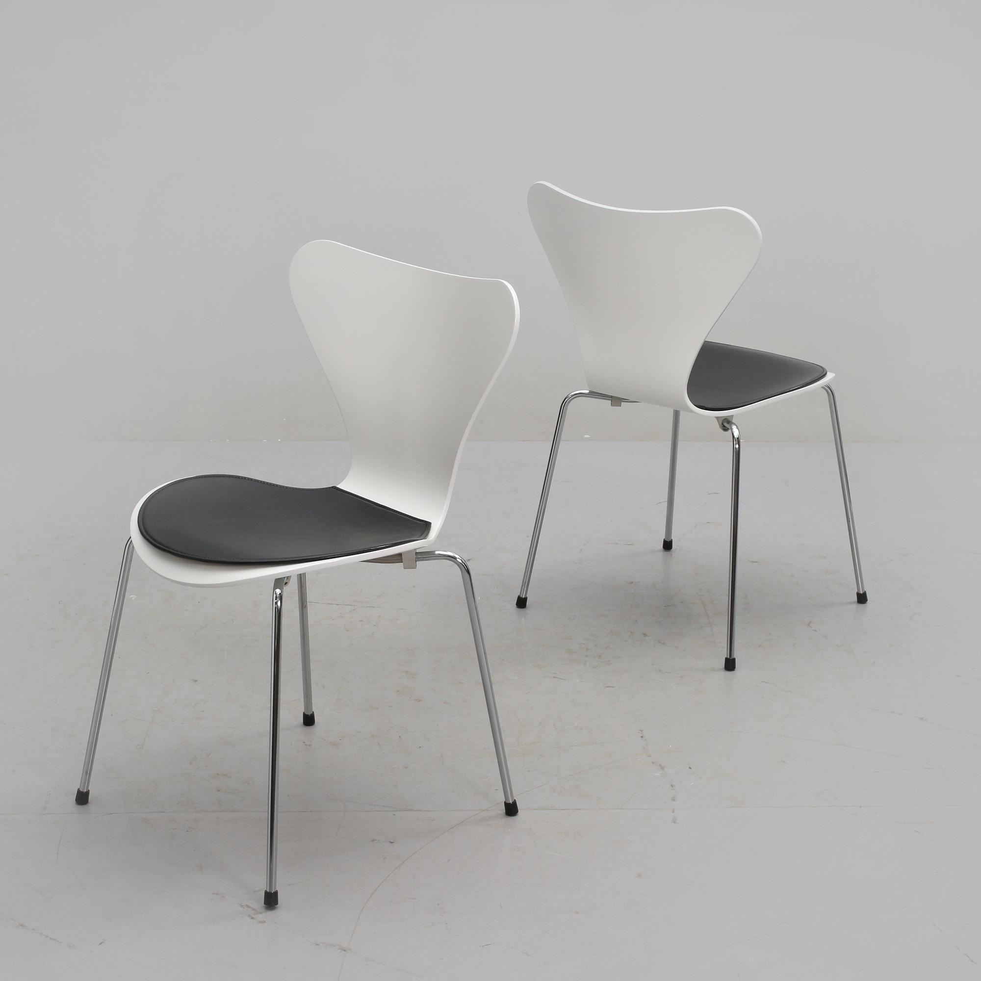 STOLAR, 4 st, "Sjuan", Arne Jacobsen, Fritz Hansen, Danmark, 2005.