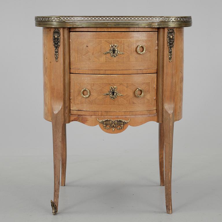 BYRÅ, Louis XVI-stil, 1900-tal.