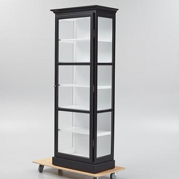 Vitrinskåp, "V1", Lindebjerg Design.