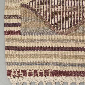 Barbro Nilsson, Matto, "Gråspättan", flat weave, ca 278-282,5 x 248-254 cm, signed AB MMF BN.