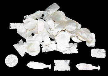 SPELMARKER, 48 st, pärlemor, 1800/1900-tal.