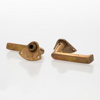 Dörrhandtag, 6 par, modell 75, tillverkare Mariefors Bruk. Modellen formgiven 1952.
