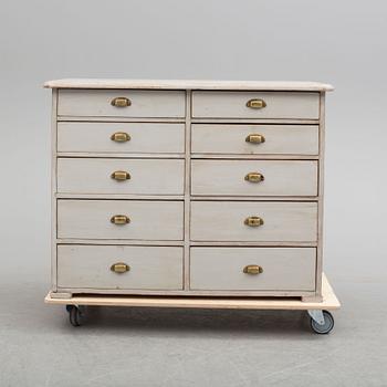 A chest of drawers from around year 1900.