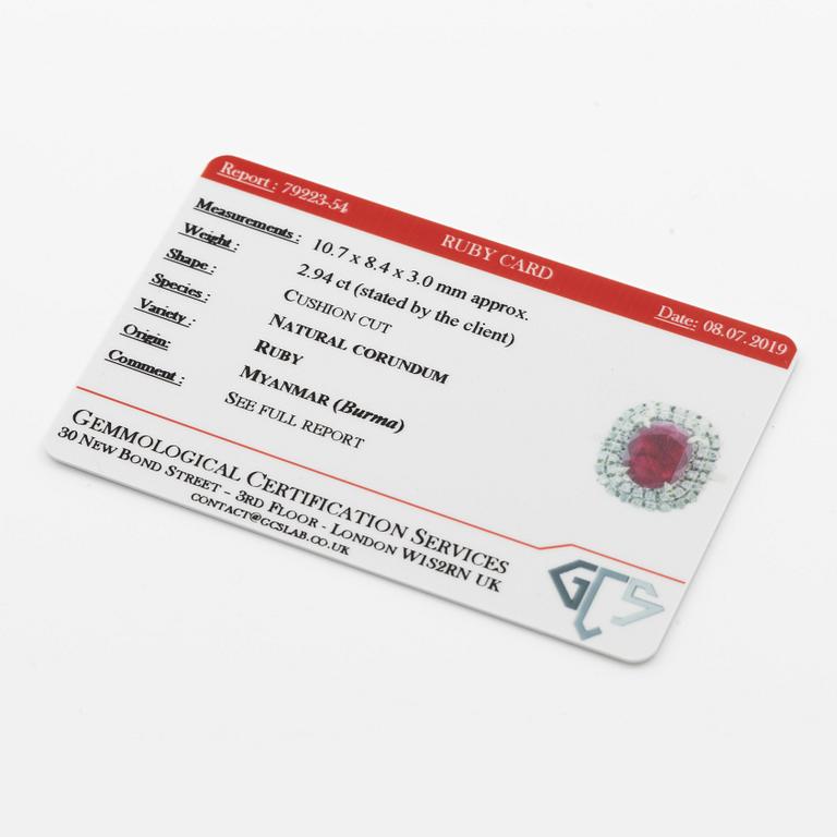 Ring 18K white gold with ruby and octagon-cut diamonds. Accompanied by report GCS.