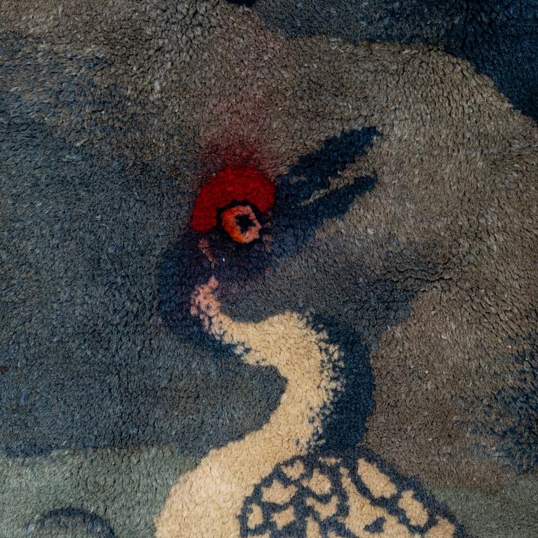 A Chinese rug, semi-antique /old, 191 x 157 cm.