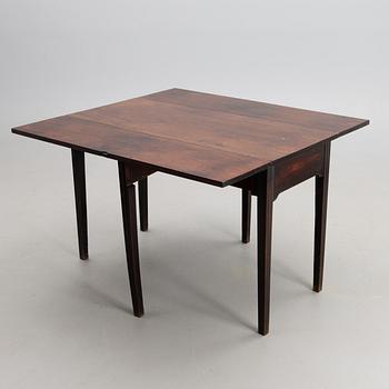 An early 19th century English drop-leaf table.