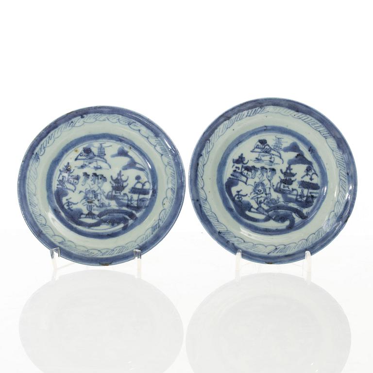 A set of thirteen Chinese blue and white porcelain dishes, Qing dynasty, 19th century.