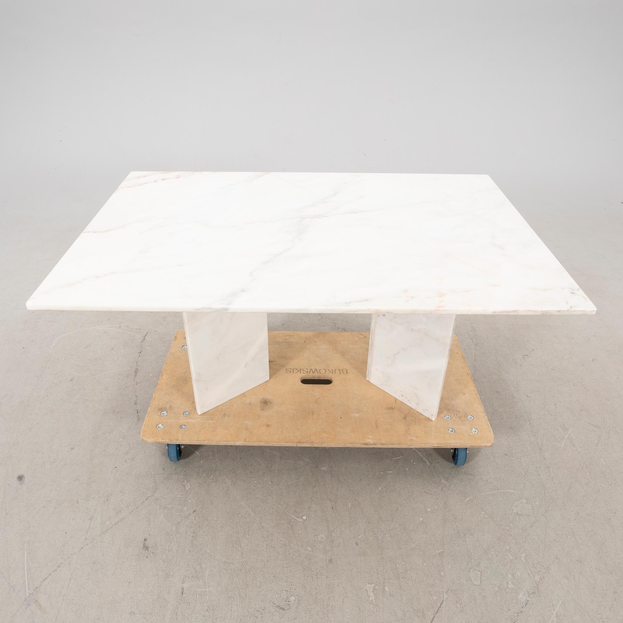 An Italien marble table second part of the 20th century.