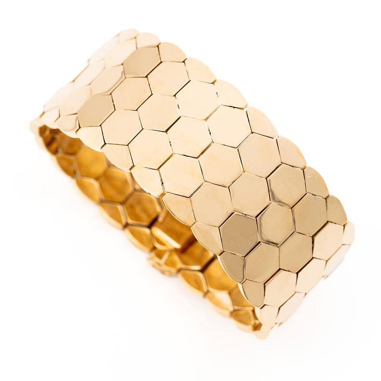 18K gold bracelet.