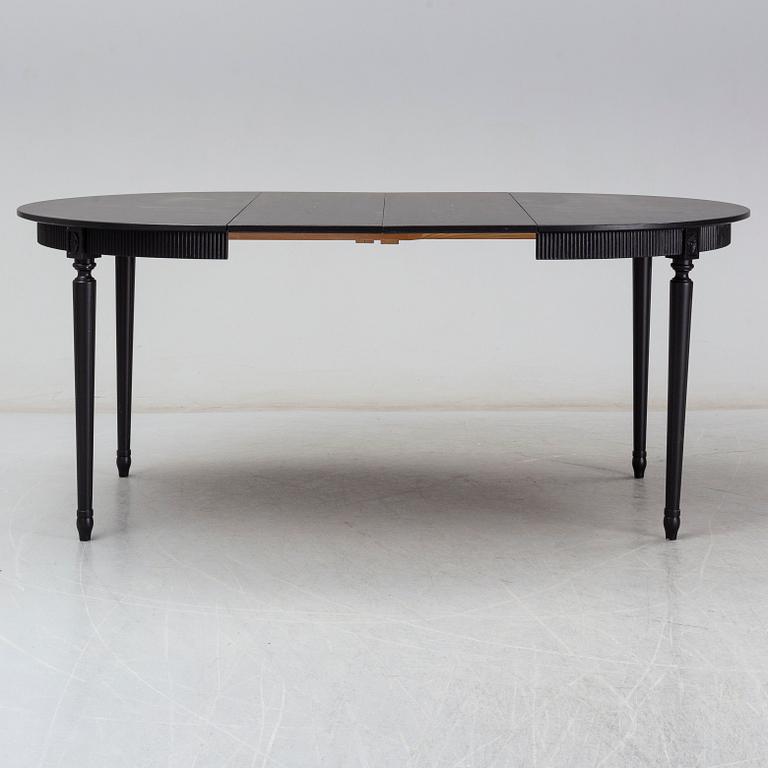 A mid 20th cnetury dining table.