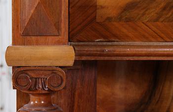 CHIFFONJÉ, nyrenässans, 1800-talets sista kvartal.