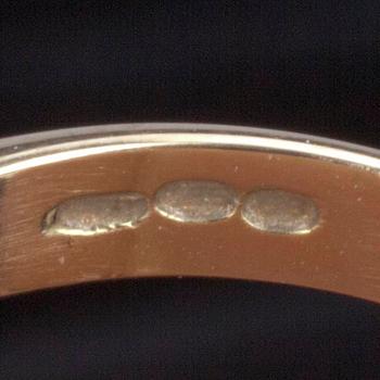 RING, 14K guld. 5 briljantslipade diamanter, 1.00 ct. Vikt 3,9 g.