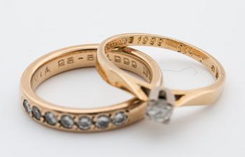RINGAR, 2st, med briljantslipade diamanter, totalt ca 0.46 ct.