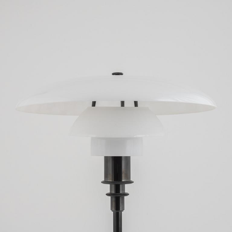 Poul Henningsen, bordslampa, "PH 3½-2½", Louis Poulsen, Danmark.