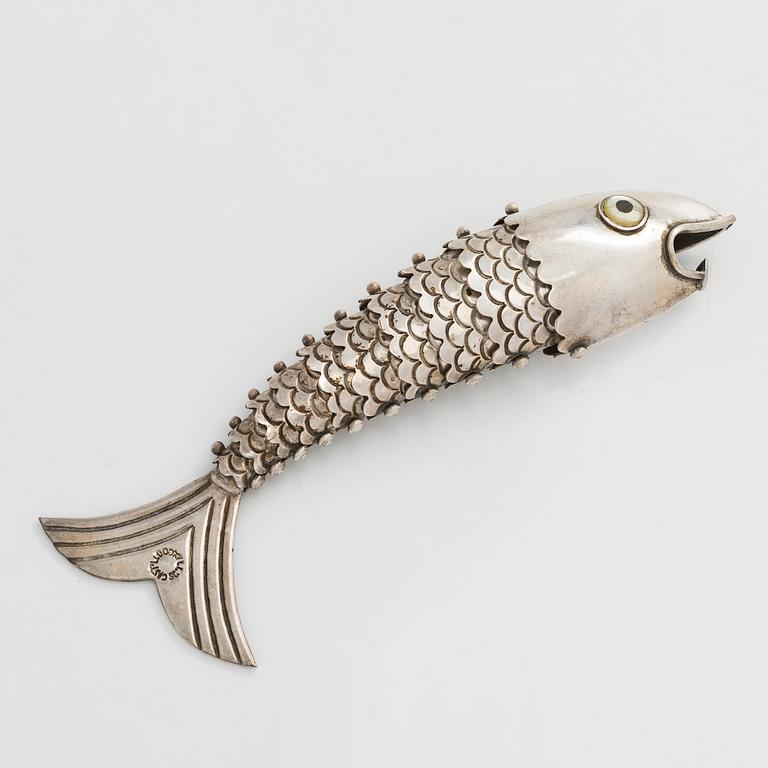 Emilia Castillo,  flasköppnare, Mexico.