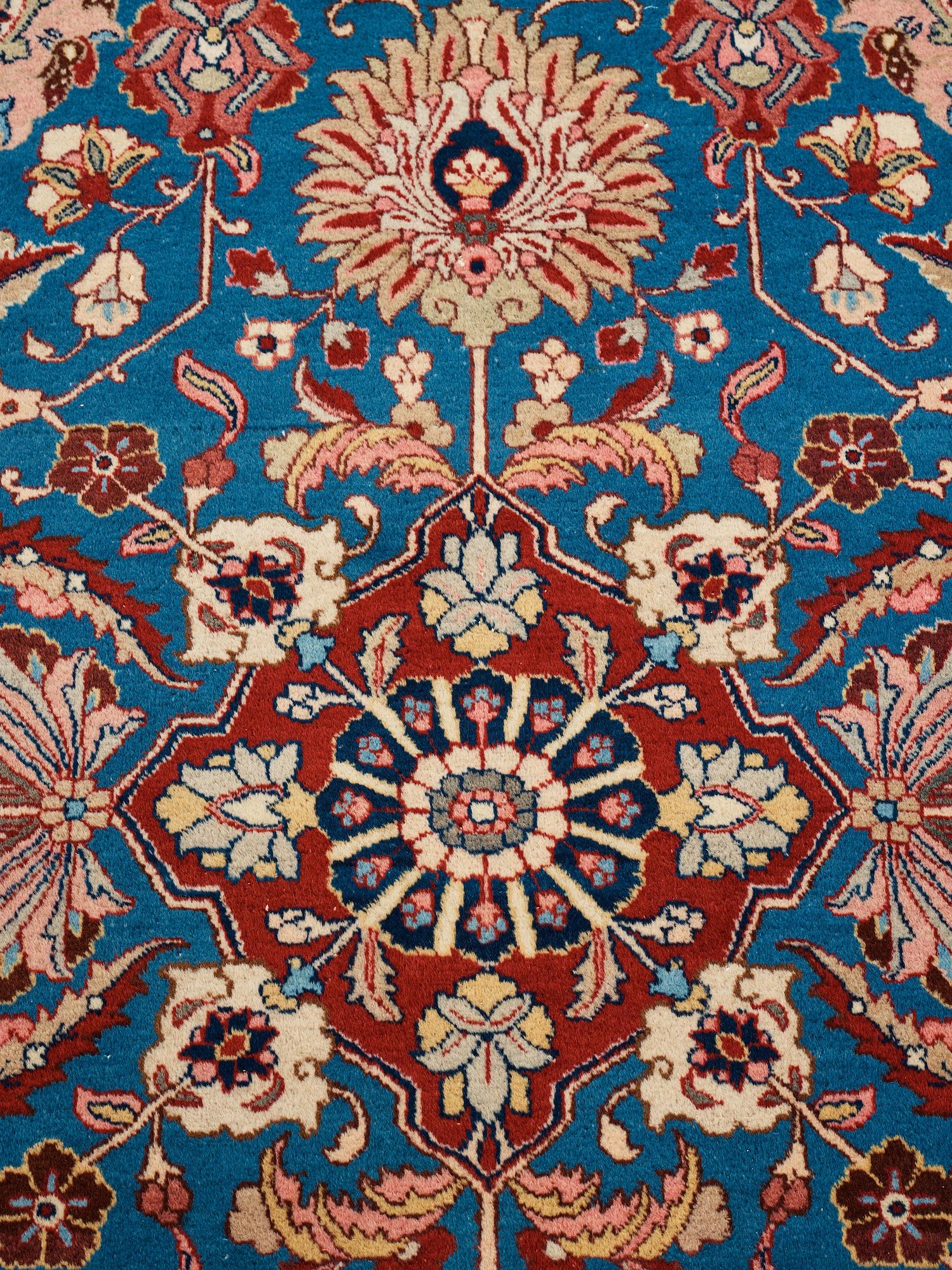 MATTO, a semi-antique Tabriz, ca 359,5 x  259 cm.