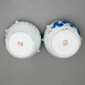 SKÅLAR MED LOCK, ett par porslin, Kina, tidigt 1900-tal.