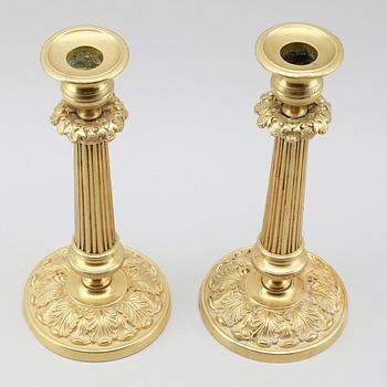 LJUSSTAKAR, 1 par, förgylld brons, empire, tidigt 1800-tal.