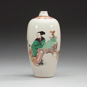 A famille verte vase, Qing dynasty, 18th Century.