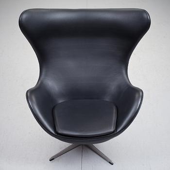 FÅTÖLJ, Arne Jacobsen "Ägget", Fritz Hansen, Danmark.