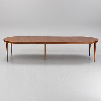 A walnut dining table by Bertil Fridhagen, Bodafors, 1960's.