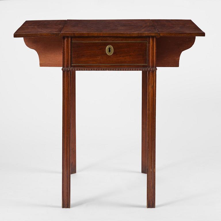 A Late gustavian mahogny table.