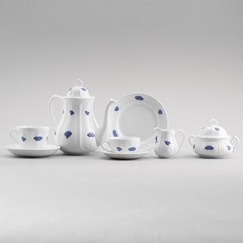 SERVISPORSLIN, 31 delar, porslin, "Blå blom", Gustavsberg.