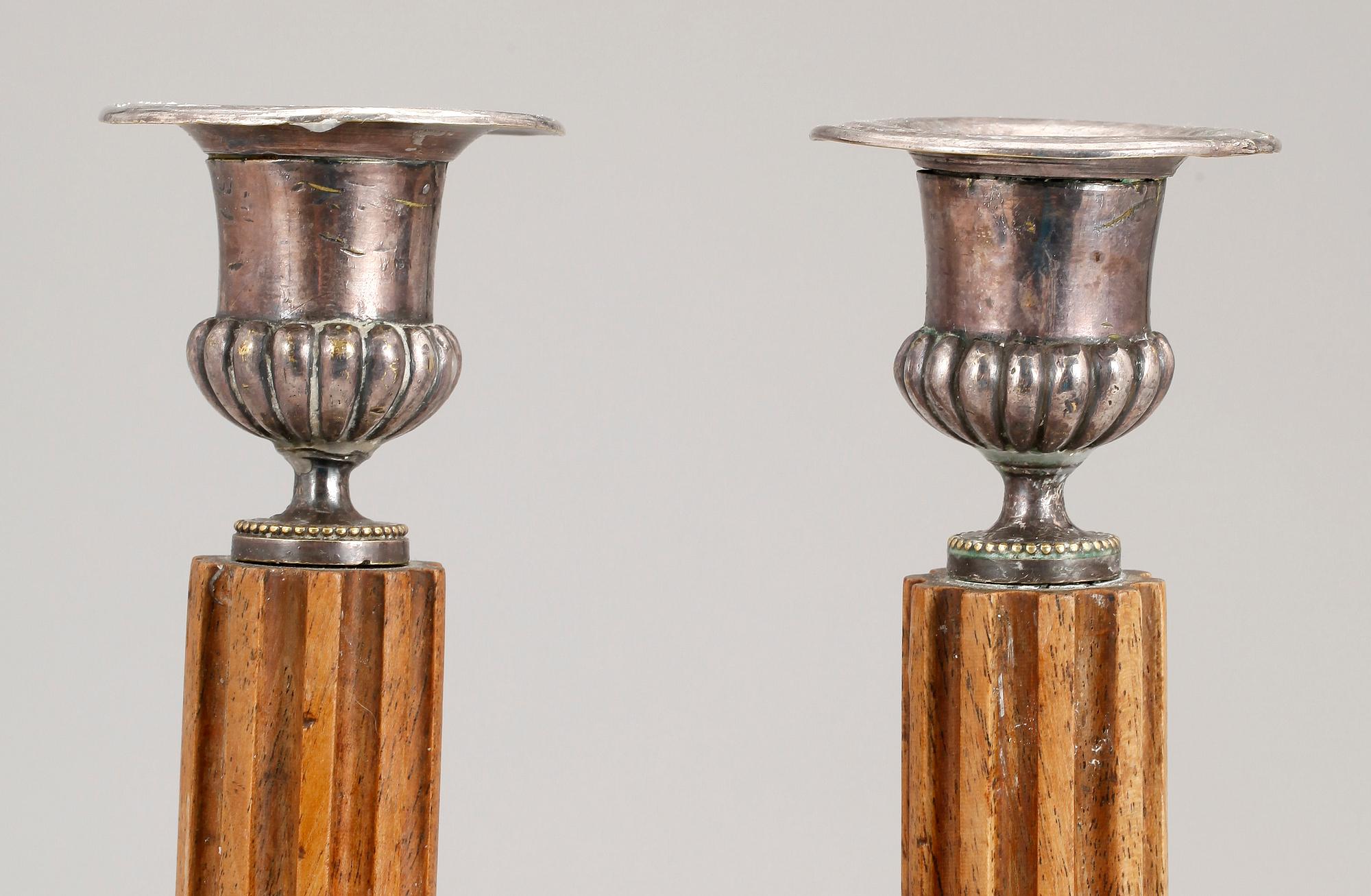 LJUSSTAKAR, ett par, sengustavianska, tidigt 1800-tal.