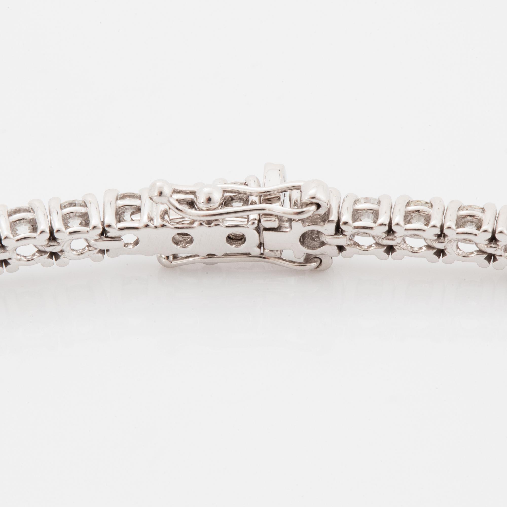 TENNISARMBAND, med briljantslipade diamanter med certifikat HRD.