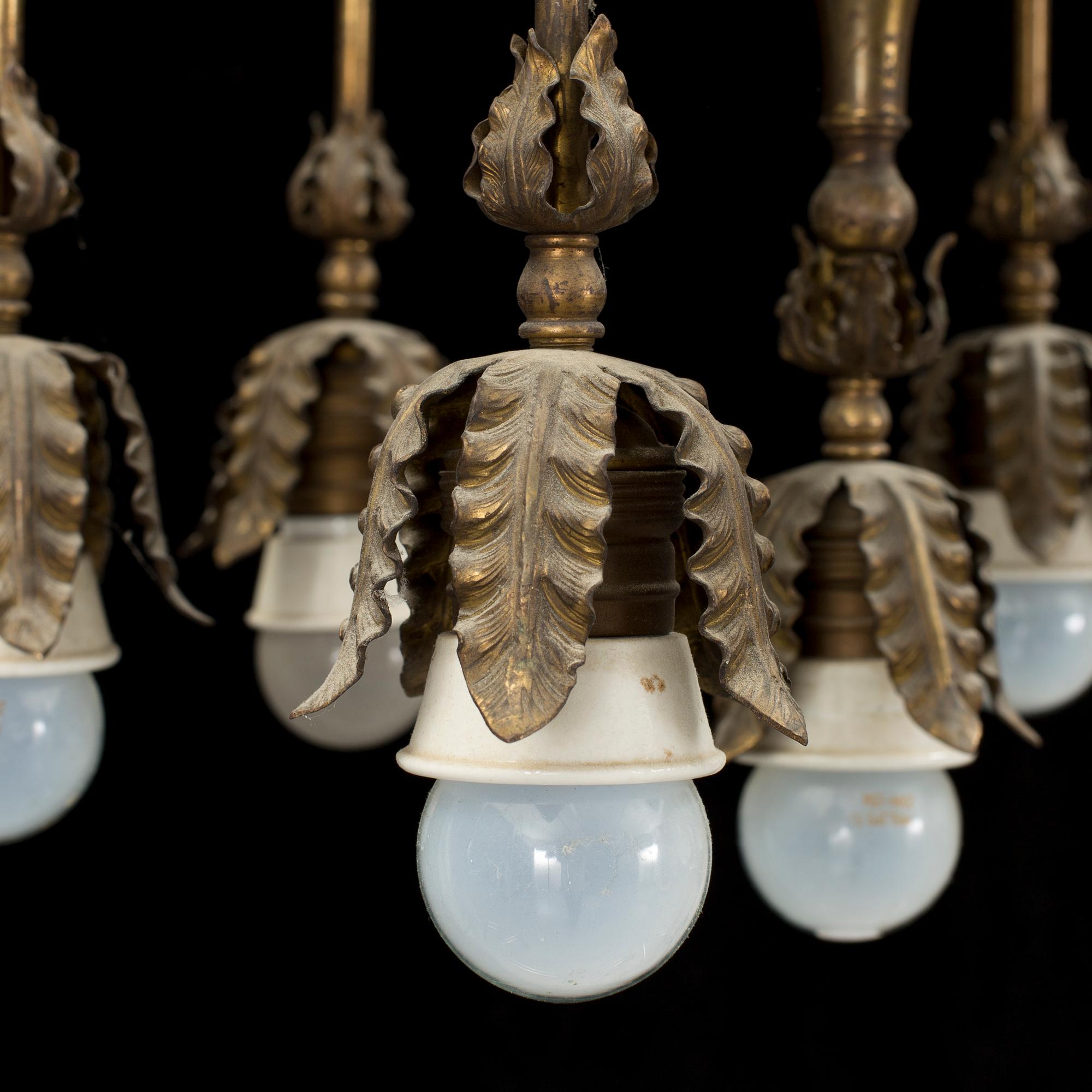 An early 20th century ceiling lamp.
