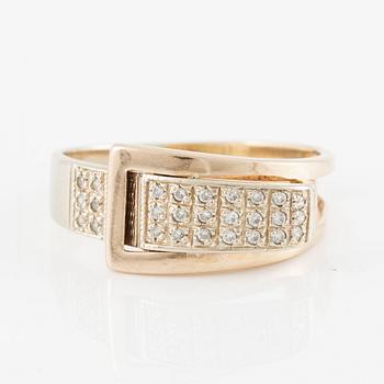 Ring 14K gold with brilliant-cut diamonds.