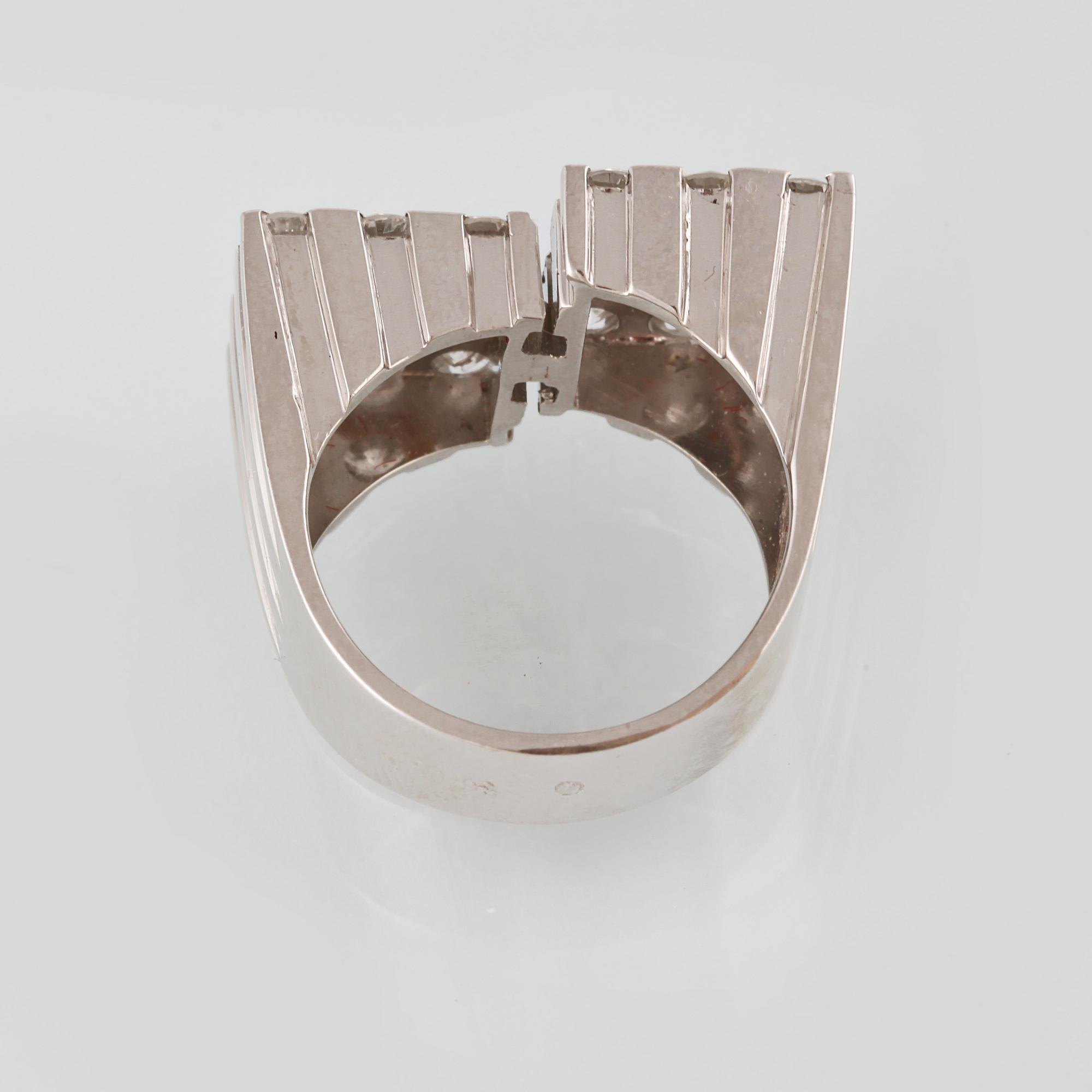 RING, 18K vitguld med 18 briljantslipade diamanter ca 1.80 ct, utländska stämplar. Vikt 11,5 gram.