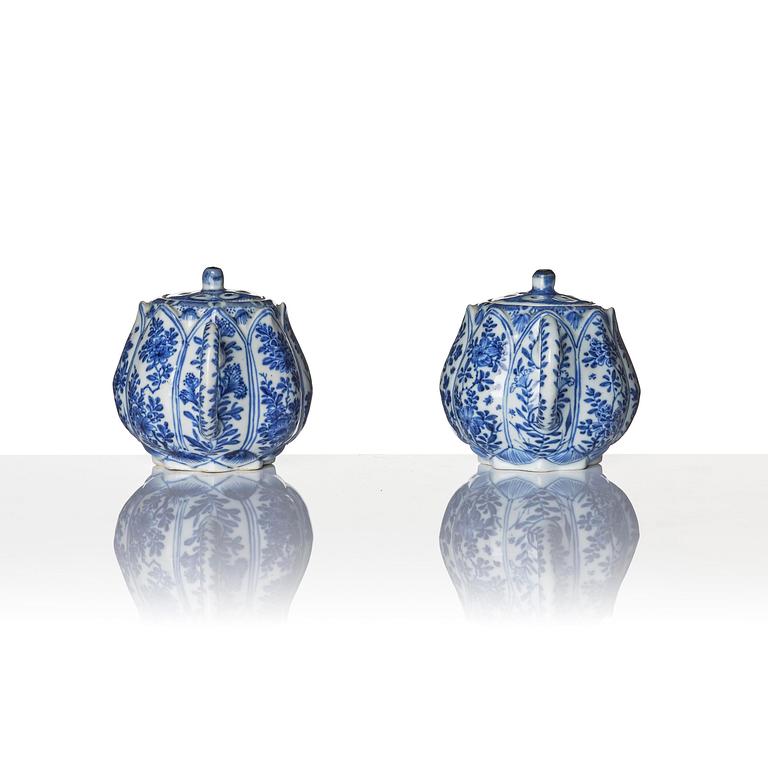 A pair of rare blue and white lobed teapots and covers, Qing dynasty, Kangxi (1662-1722).